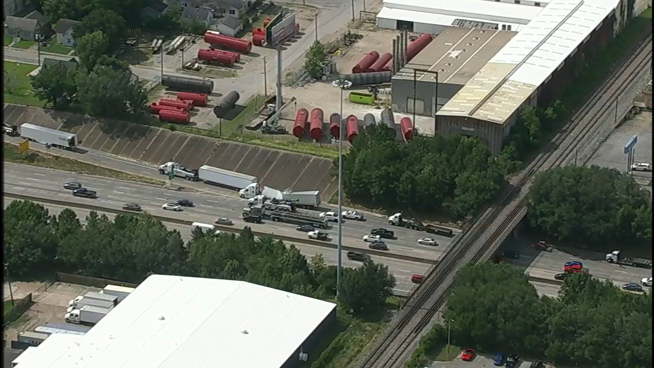 2 separate lost loads block different parts of I-10 near downtown