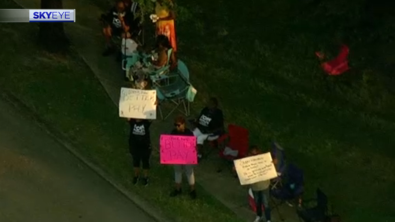 HISD transportation workers protest better pay