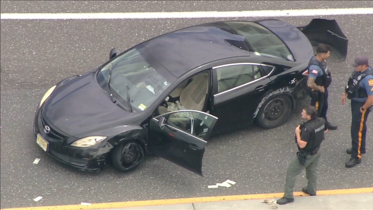 Police: Bank robbery suspect crashed, spilled cash in Bellmawr