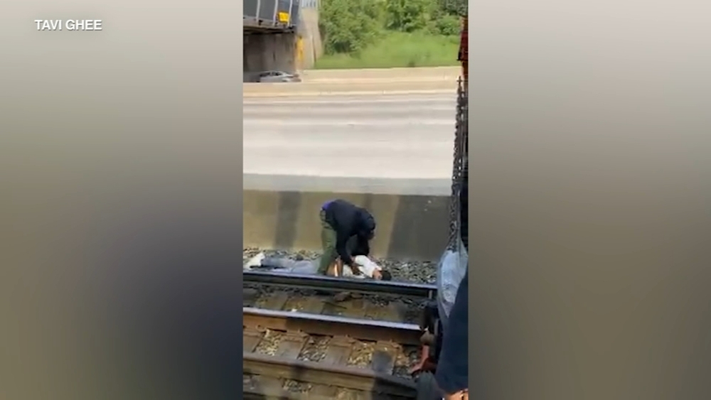 Chicago man hailed as hero for pulling electrocuted man off CTA tracks