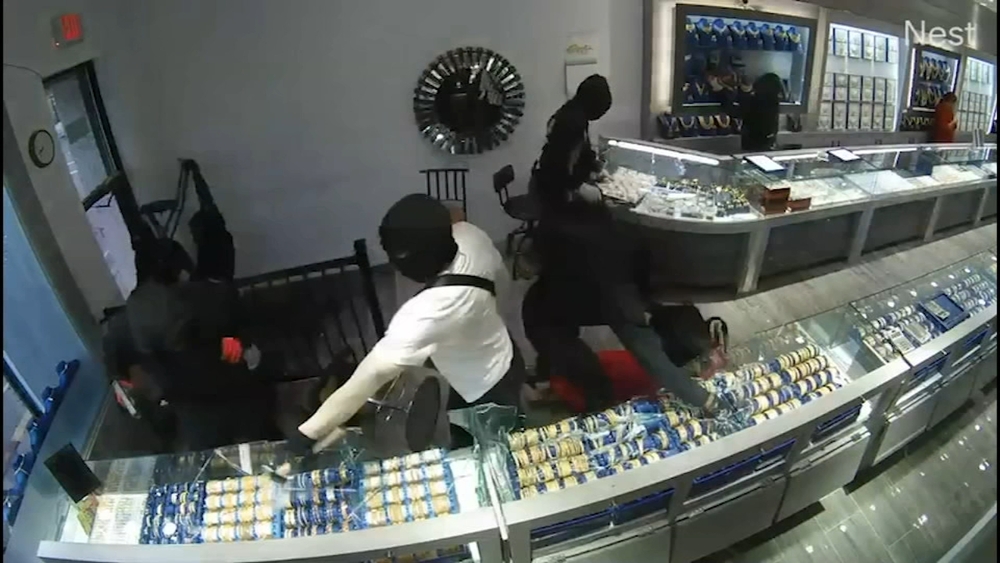 Jewelry store owner traumatized after brazen smash and grab robbery in New Jersey