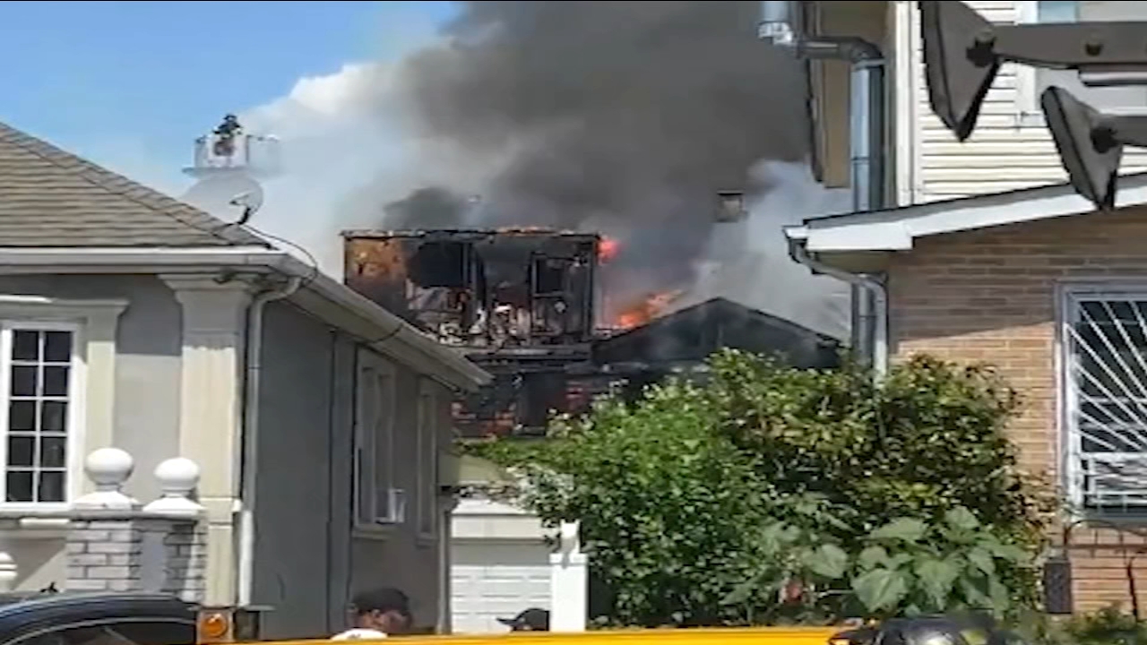 2 people killed in massive Queens fire