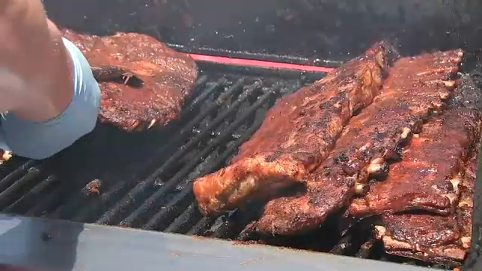 Ribfest 2022 kicks off Friday at DuPage County Fairgrounds in Wheaton; Clay Walker, Elle King