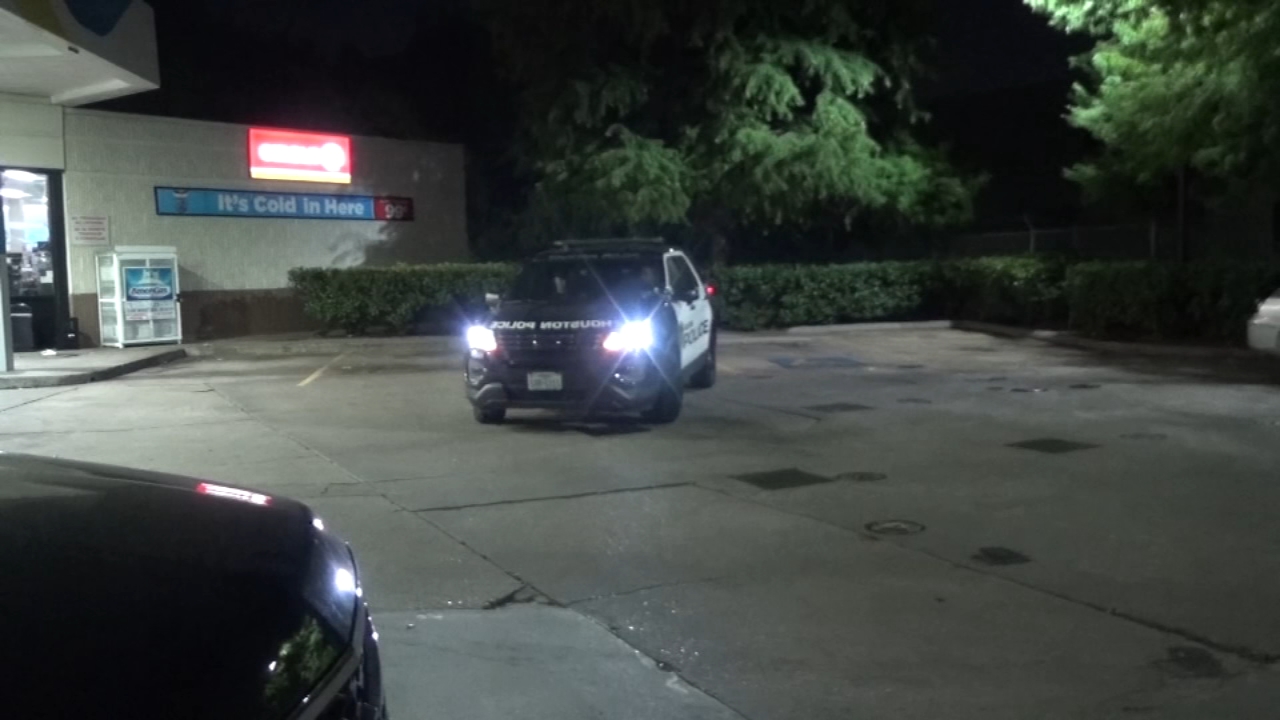 Gas station store clerk shot 