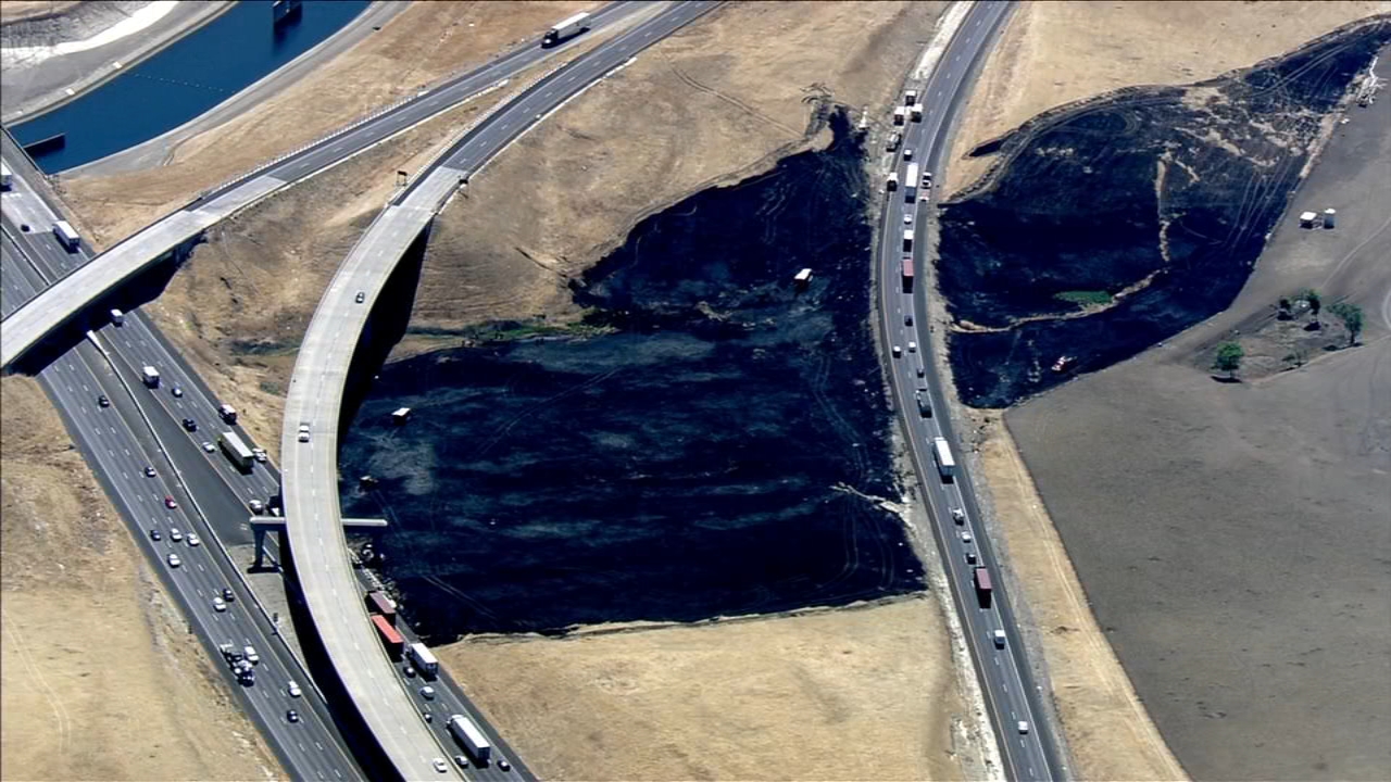 SKY7 over Altamont Pass following 2 brush fires on I-580 in Livermore