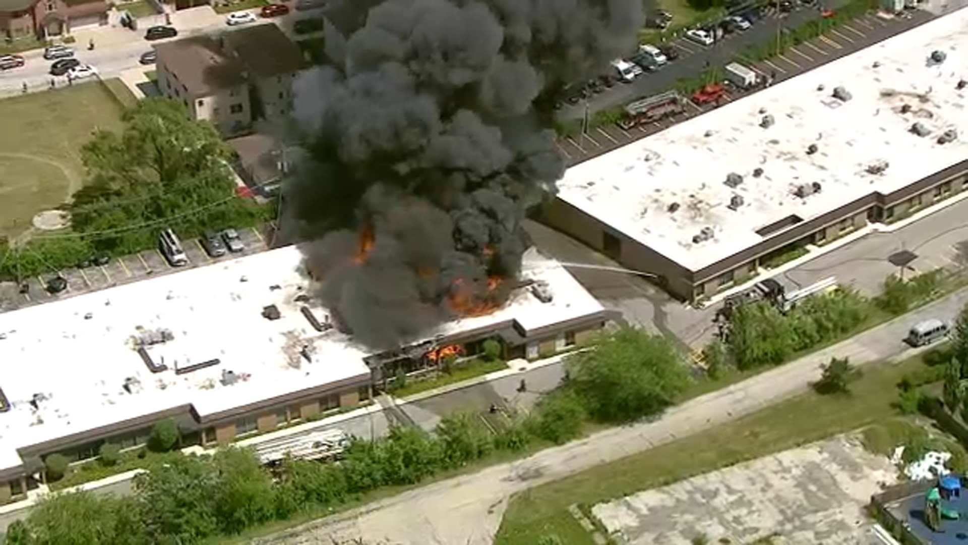 Massive fire causes partial roof collapse to business building in Portage Park, fire officials say