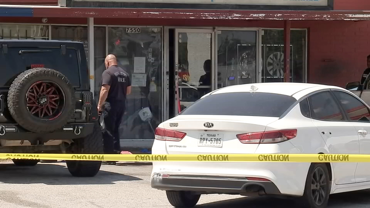 2 killed after shooting at a tire shop in SE Houston, police say