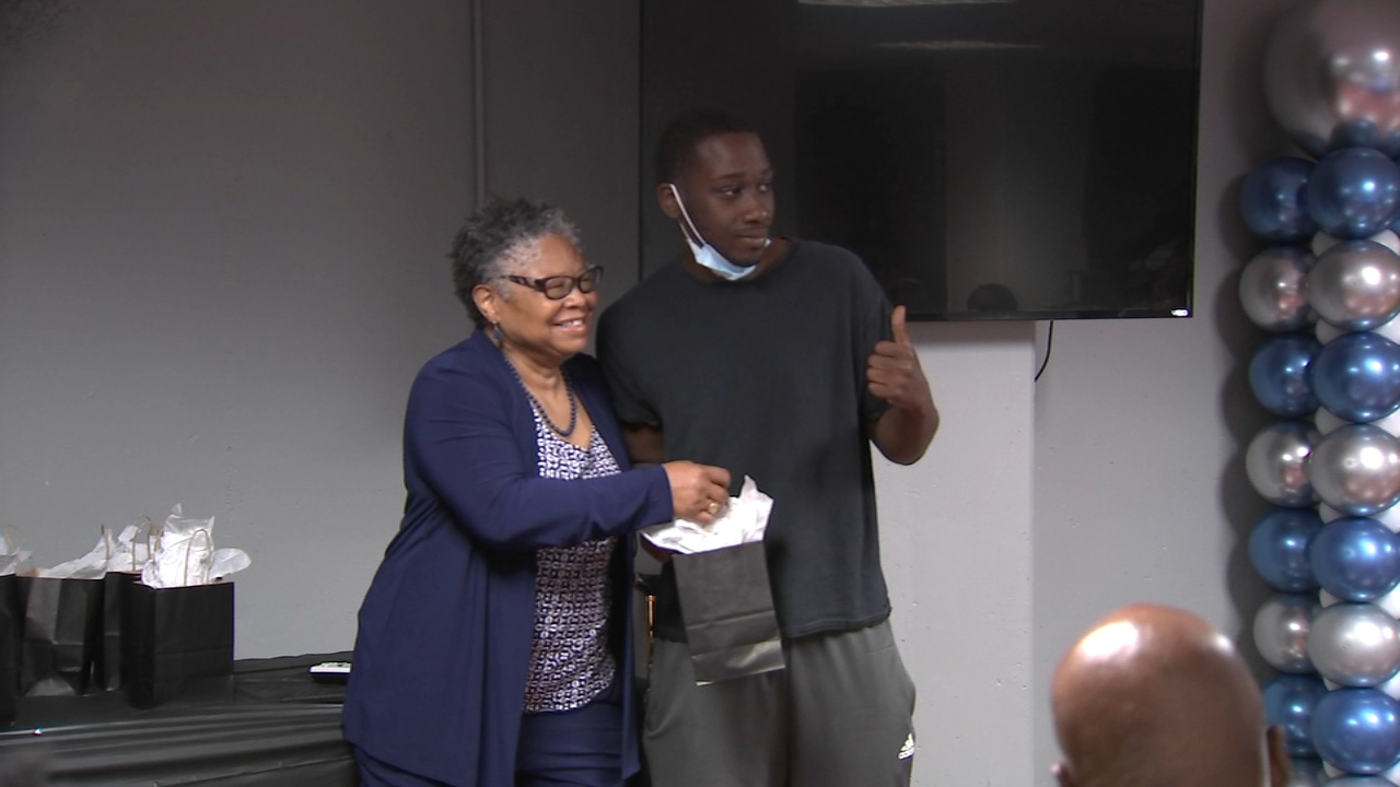 29 young Chicagoans graduate from restorative justice program
