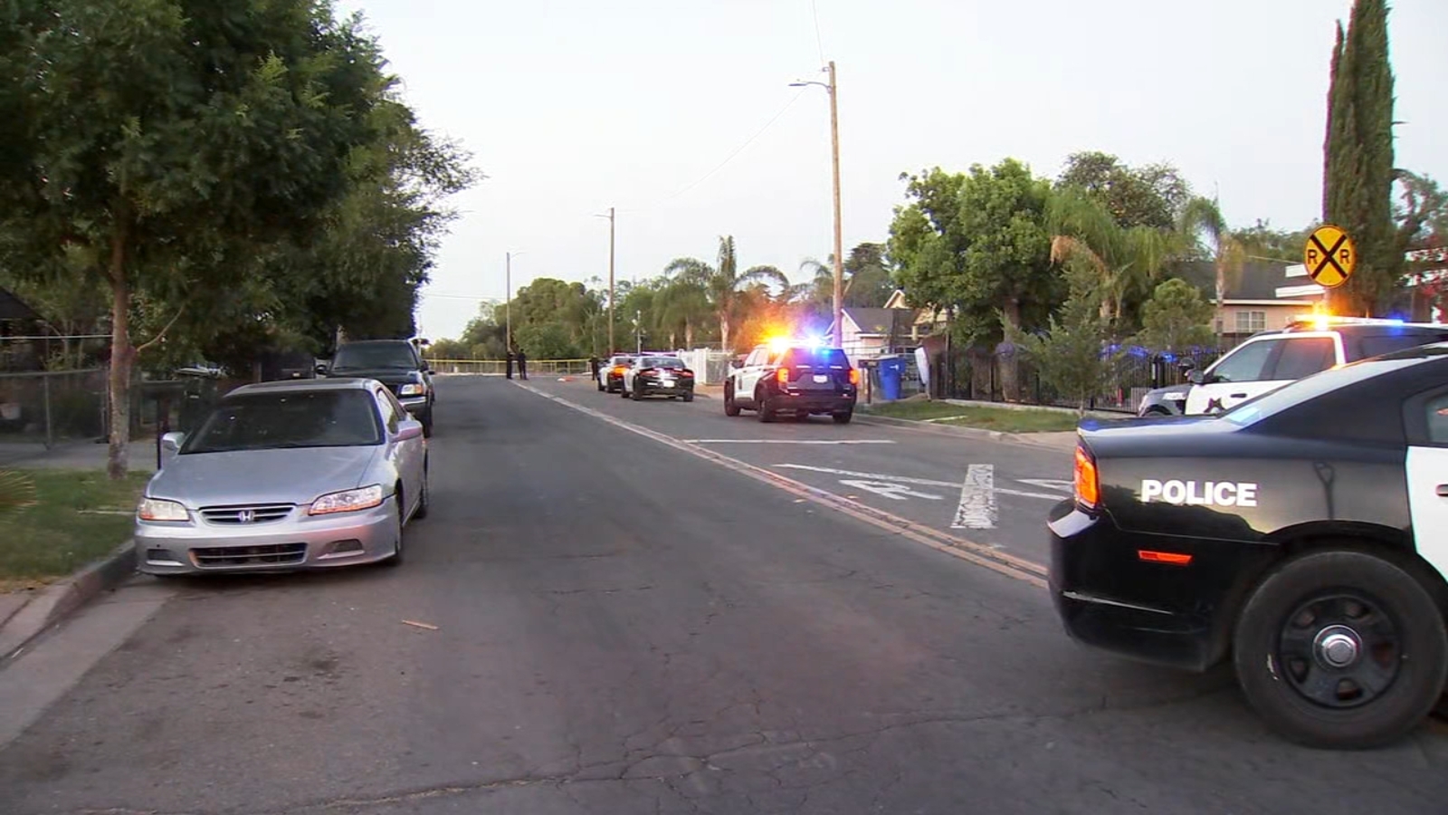 Man shot in central Fresno, nearby roads closed - ABC30 Fresno