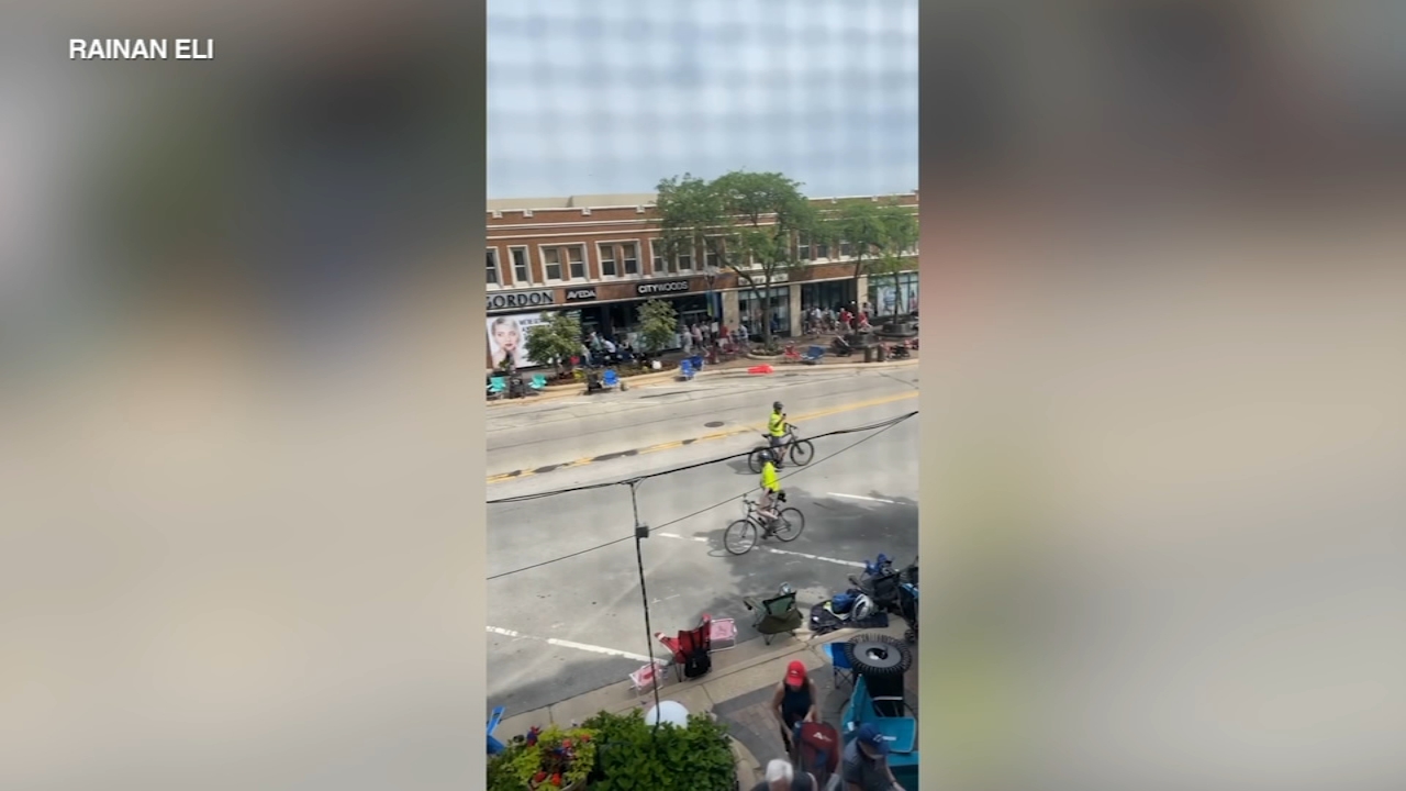 Witnesses react to deadly Highland Park parade shooting
