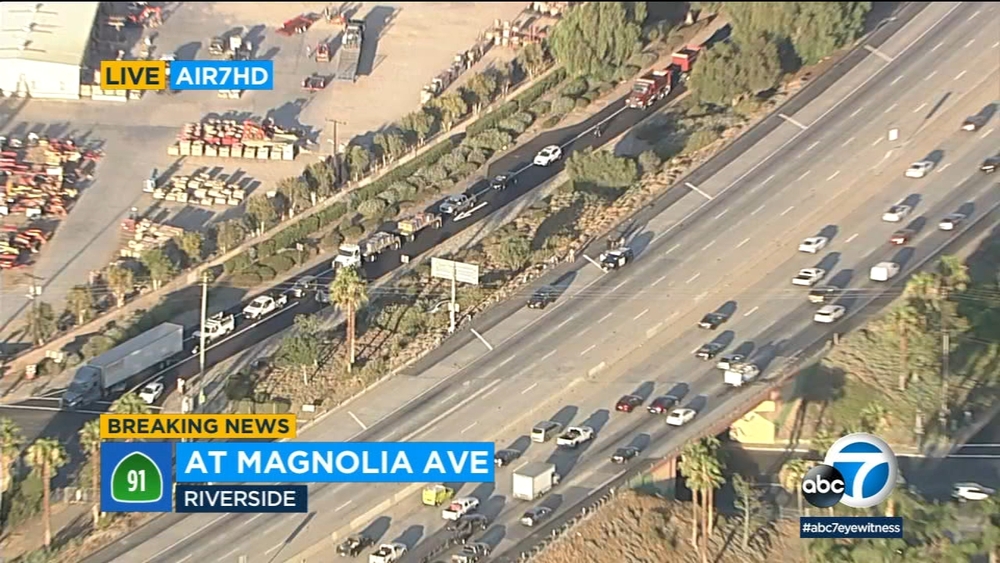 Fatal motorcycle crash shuts down eastbound 91 Fwy in Riverside
