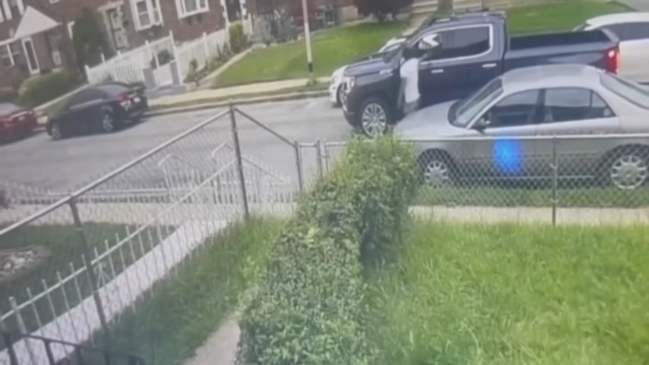 Man shot and killed while driving in West Oak Lane
