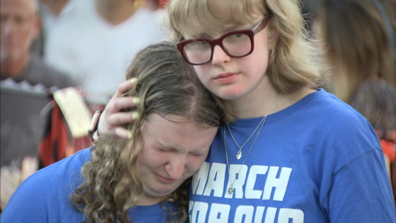 'Enough!': Grief, outrage converge at vigil for Highland Park victims