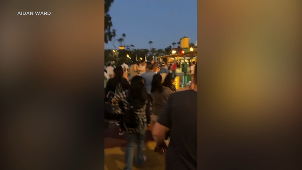 Video shows guests rushing out after Knott's Berry Farm fights