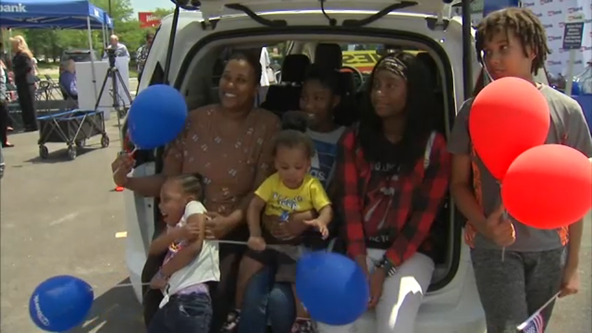 Navy veteran, single mother of 5 surprised with new minivan