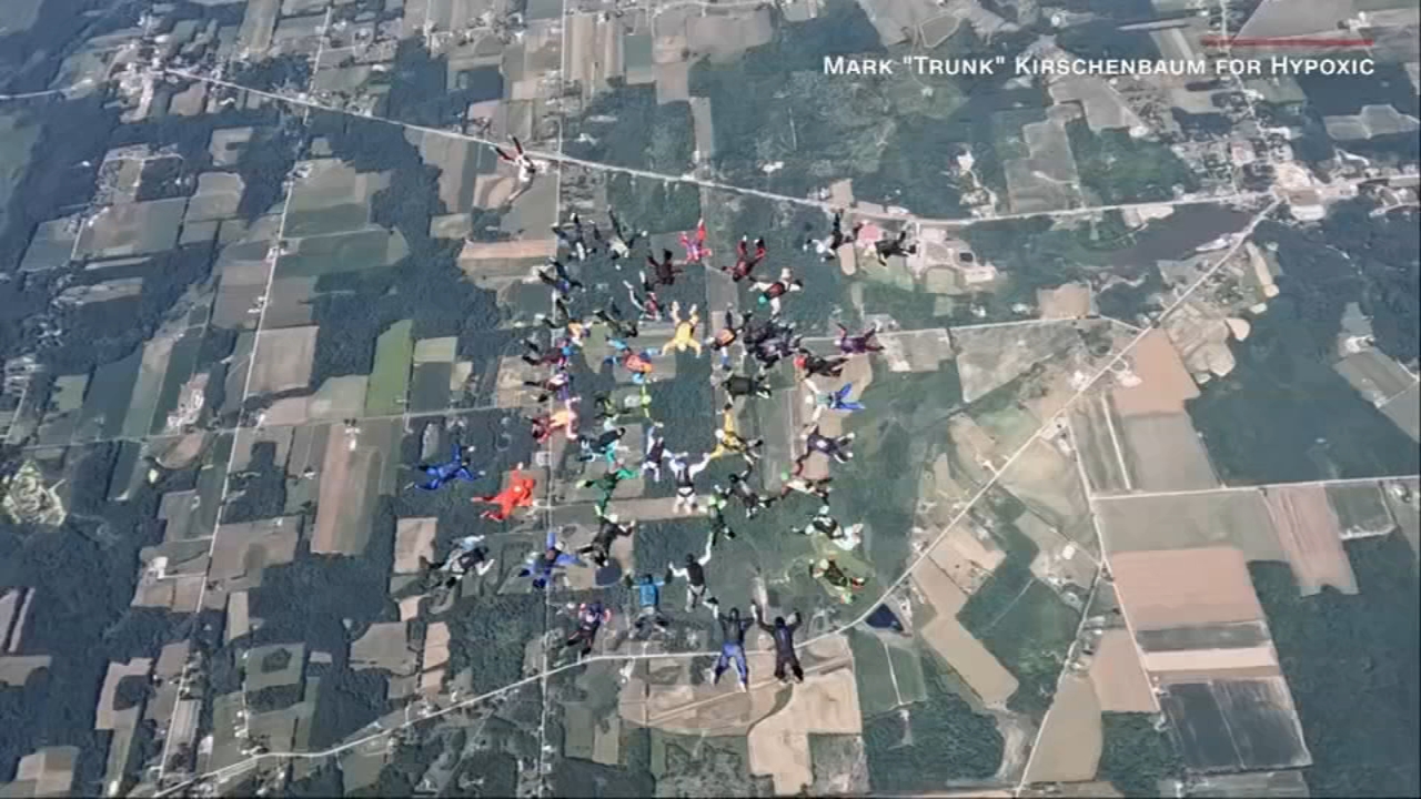 VIDEO: 48 skydivers form free-falling human chain