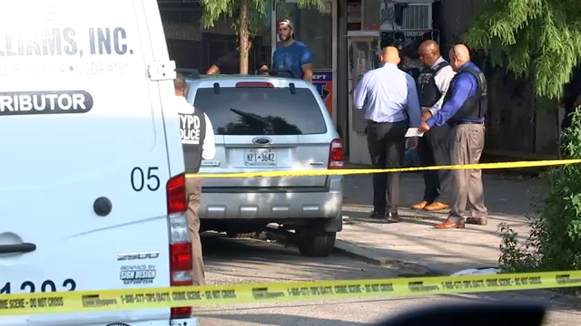 2 teens shot in Manhattan; police searching for gunman
