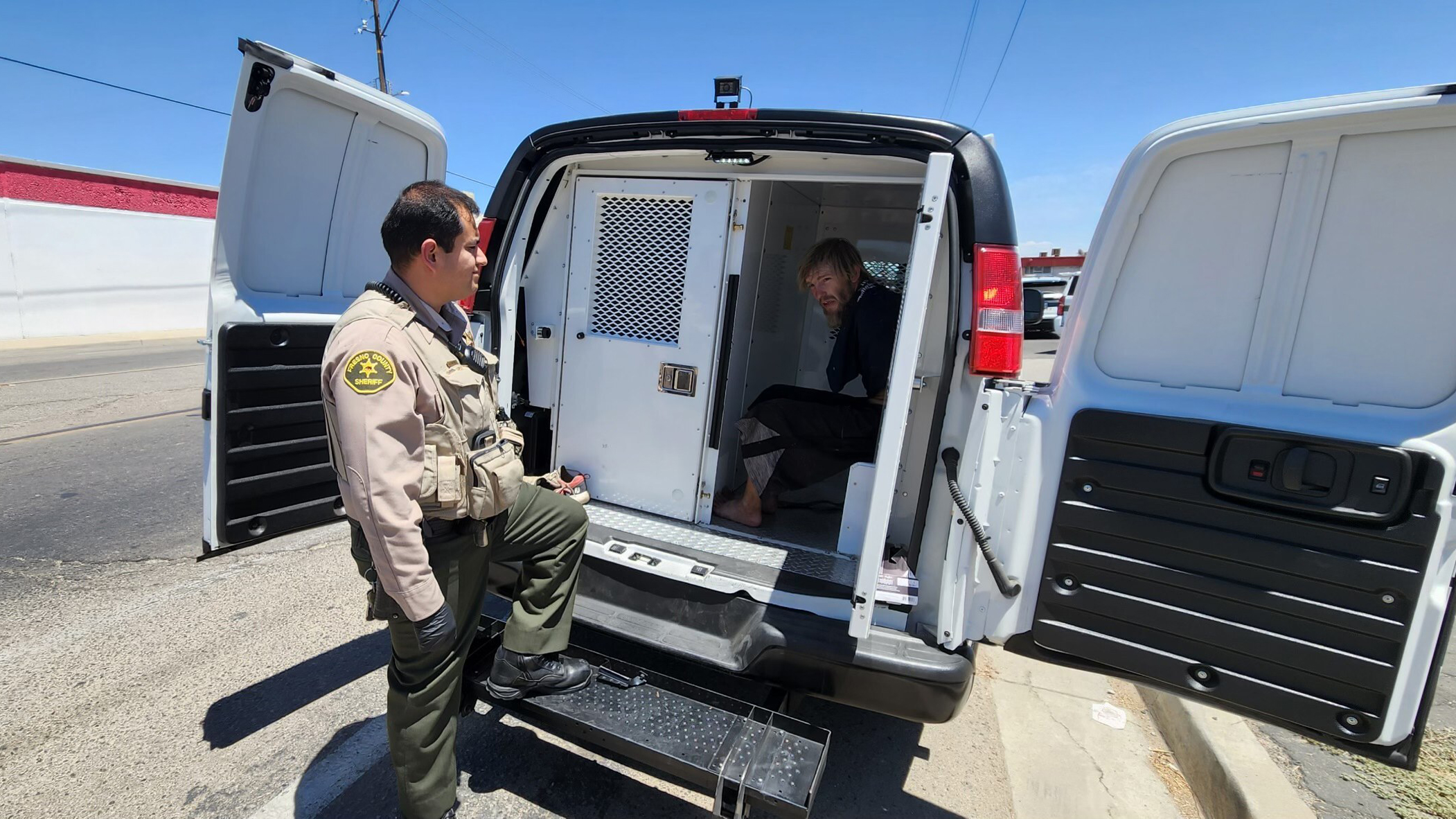 Man who escaped police in Fresno now back in custody, authorities say