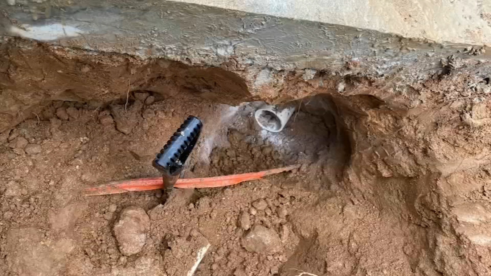 Toilets overflow in Raleigh home after crew drills fiber optic line through sewer  drain pipe - ABC11 Raleigh-Durham