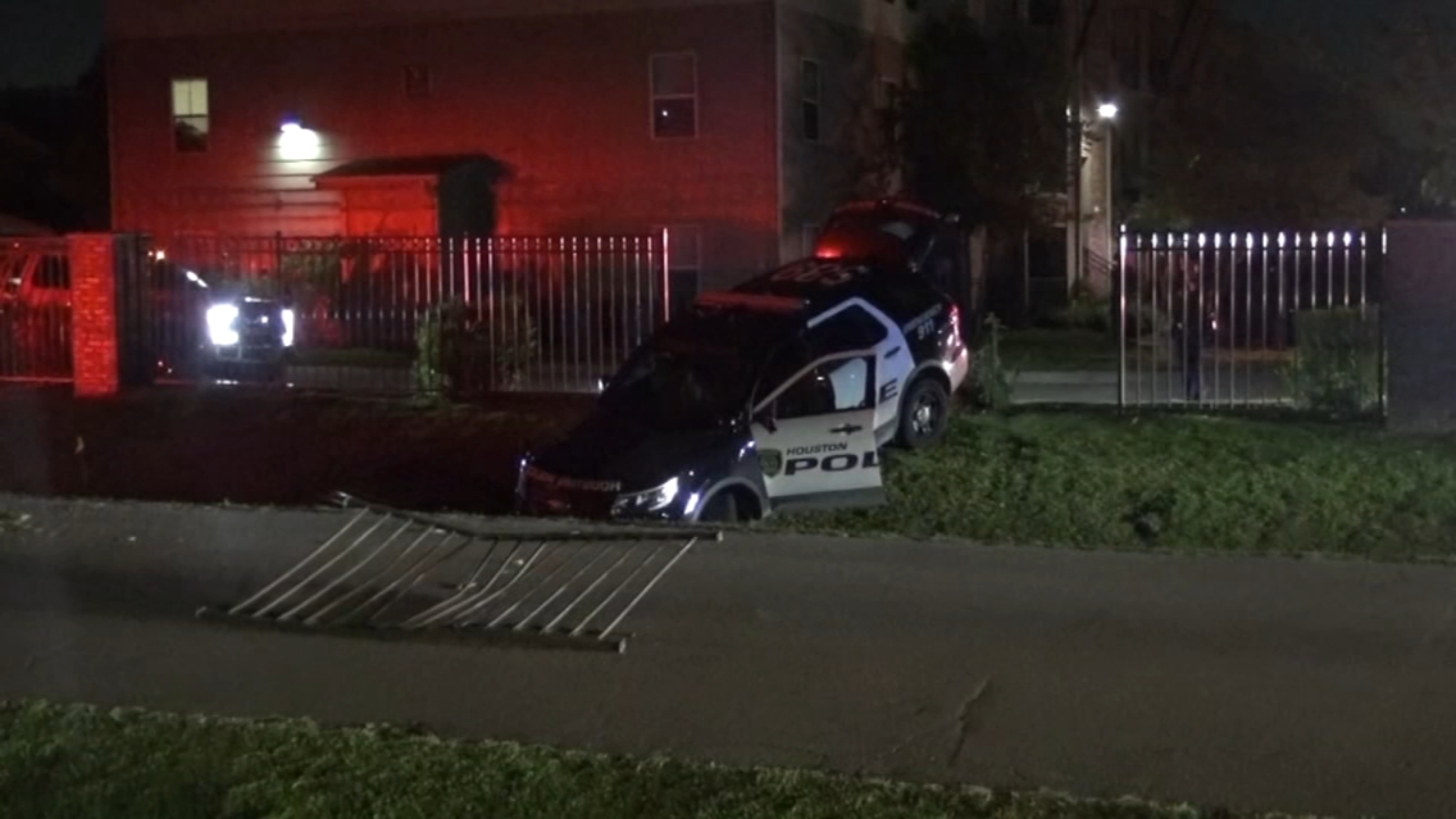 Houston police officer hospitalized after chase ends in crash, 4 out of ...