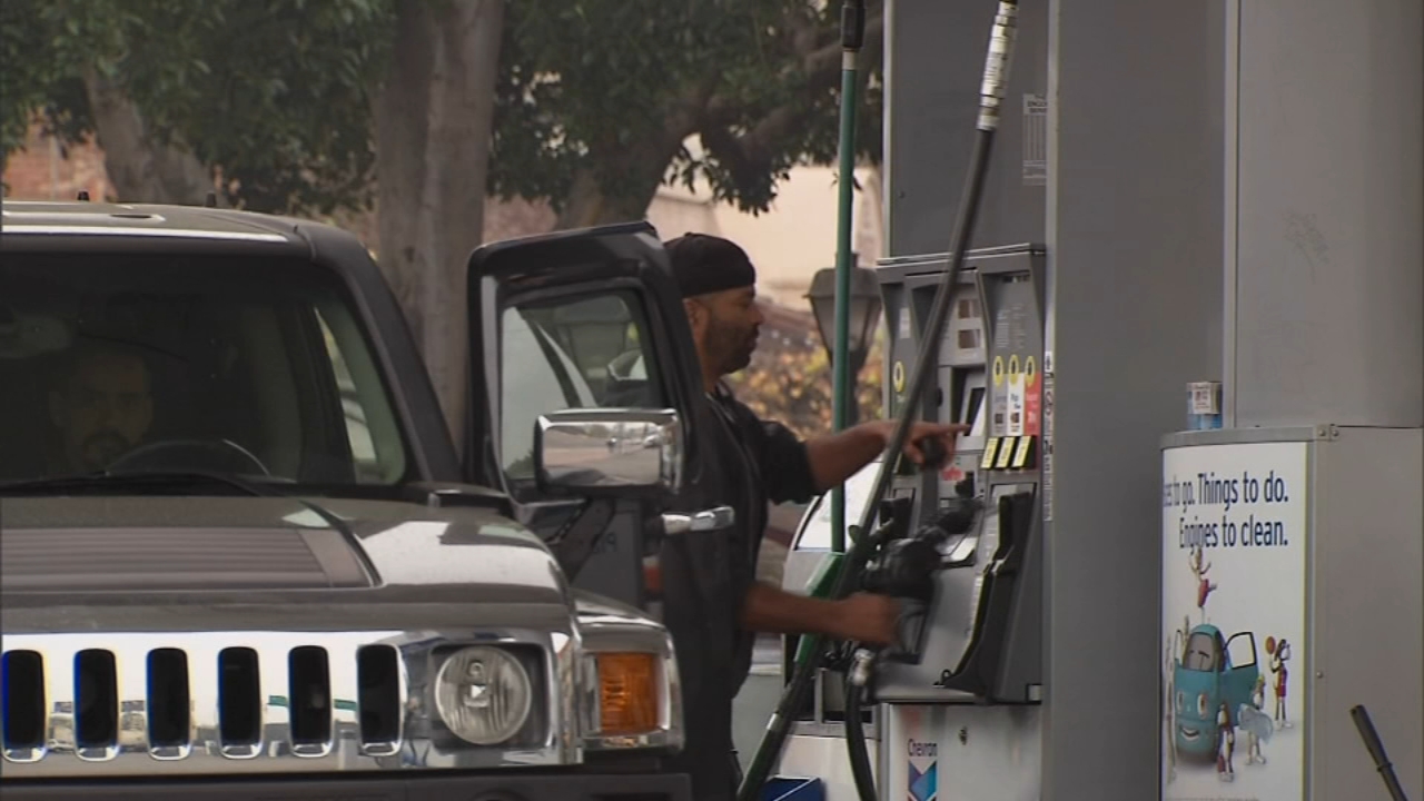 Average gas price in Raleigh dips below $4.00
