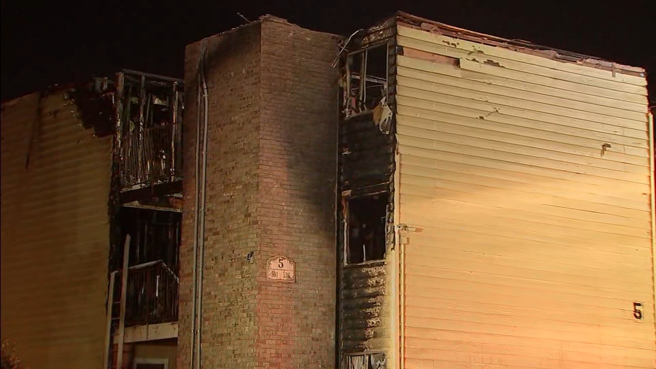 Crews contain fire at an apartment in north Houston, HFD says
