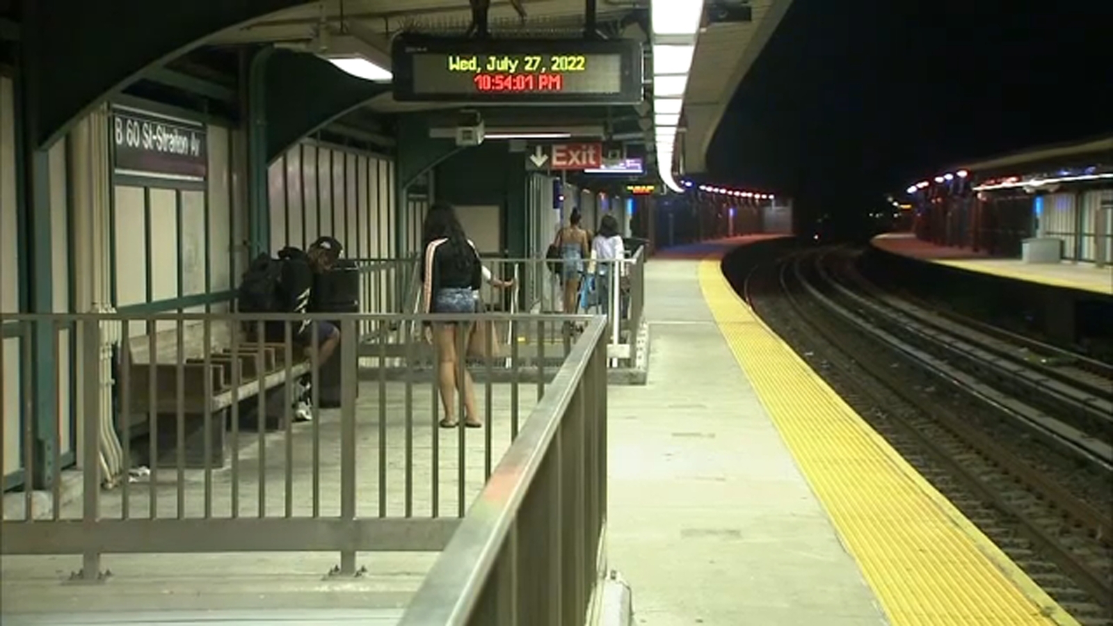 NYC subway crime: 18-year-old man shot in leg while riding A train in ...