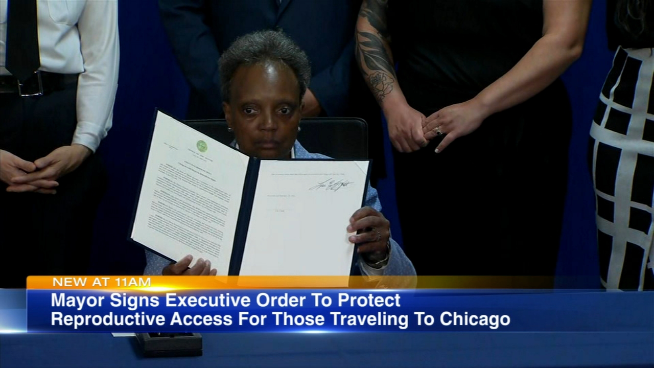 Lightfoot signs order to protect women seeking abortions in Chicago