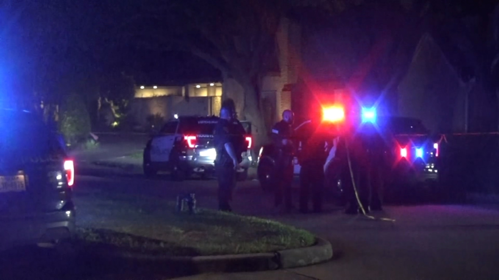 Houston police officer shoots suspect who ran toward law enforcement ...