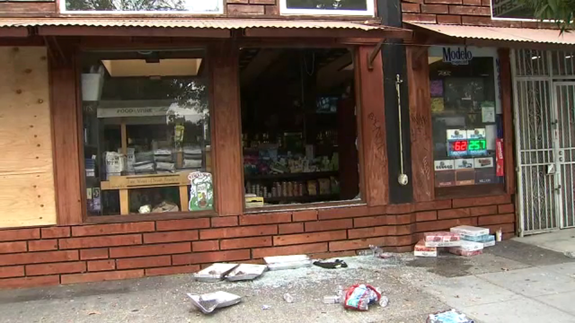 Police: Oakland store owner detained during robbery investigation