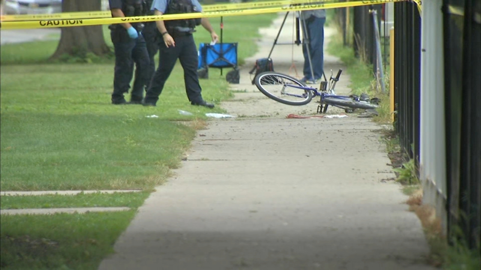 Chicago shooting injures 2 on North Mayfield Avenue in South Austin