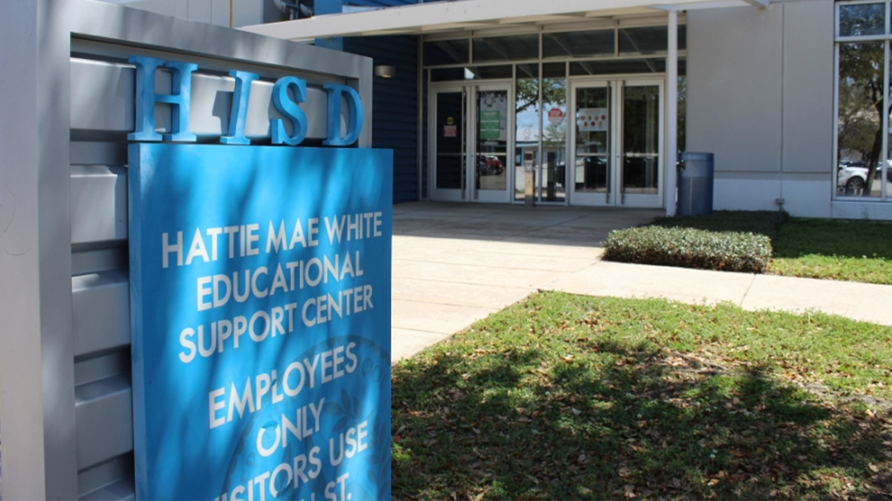 houston-isd-increases-teacher-pay-in-2022-23-budget-and-confronts-structural-deficit-abc13-houston
