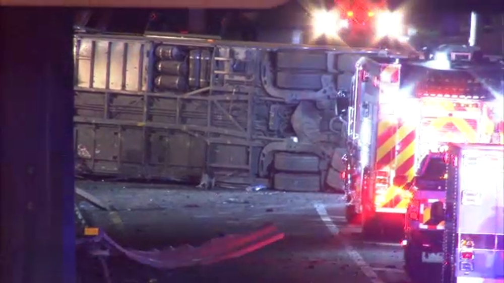 1 killed, multiple people injured after bus overturns on NJ Turnpike