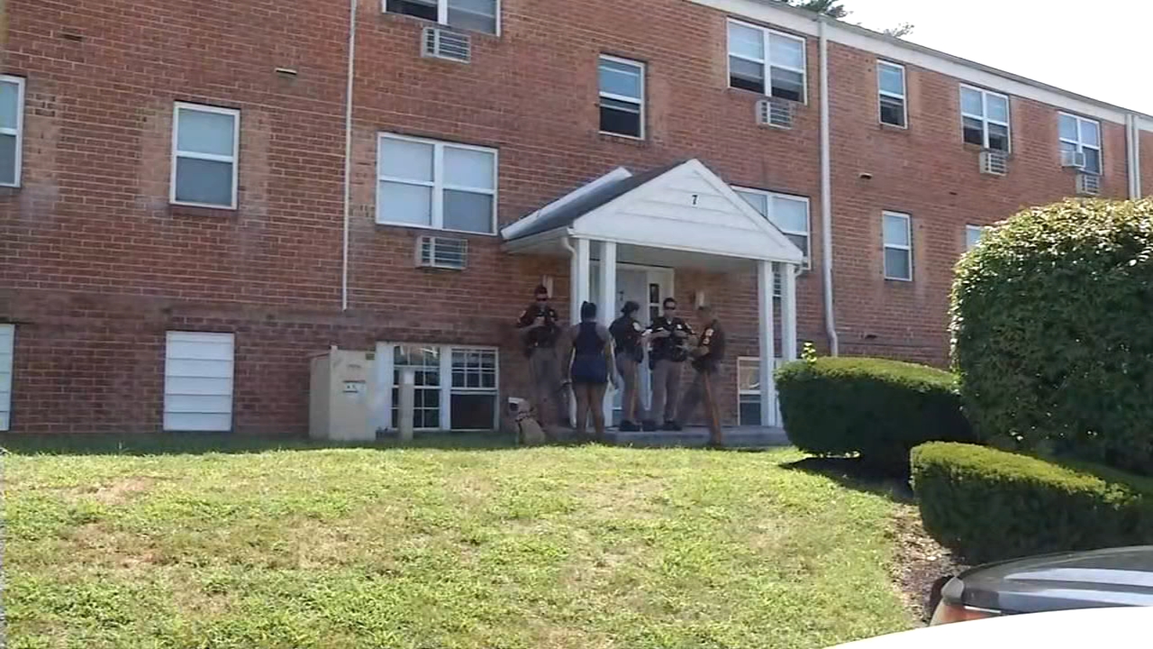 2 men shot at New Castle, Delaware apartment complex