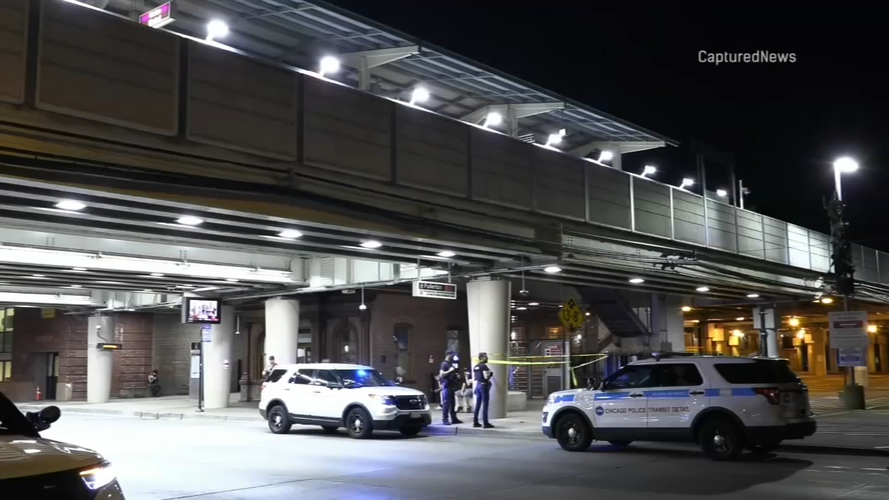 CPD investigating after man stabbed on Fullerton Red Line platform