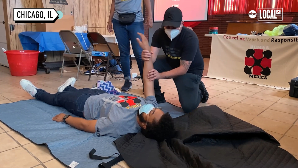Organization teaches bystanders how to treat gunshot wounds in Chicago