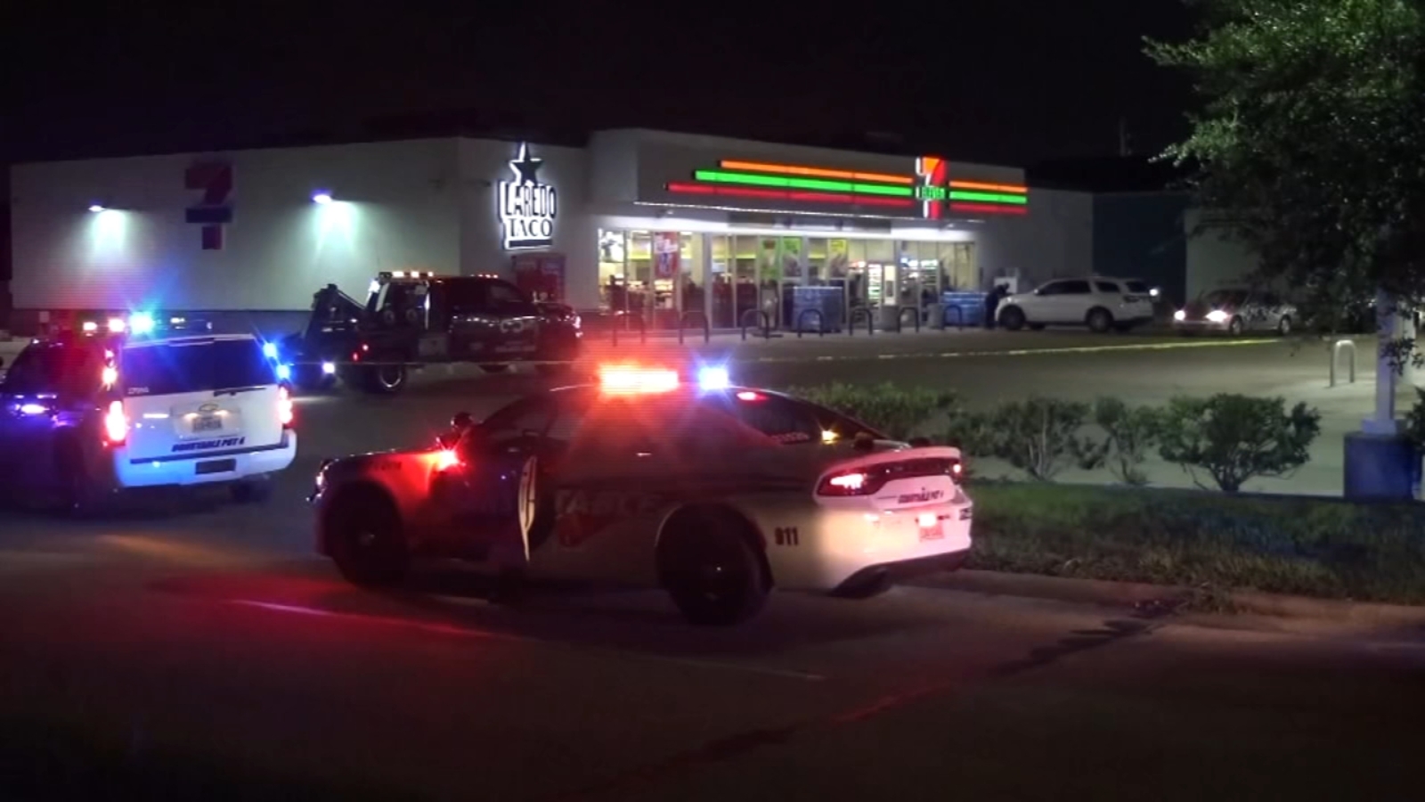 Woman shot multiple times in car, drives to 7-Eleven gas station for ...