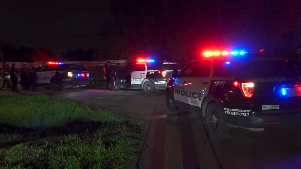 Driver dons bulletproof vest while leading HPD on chase