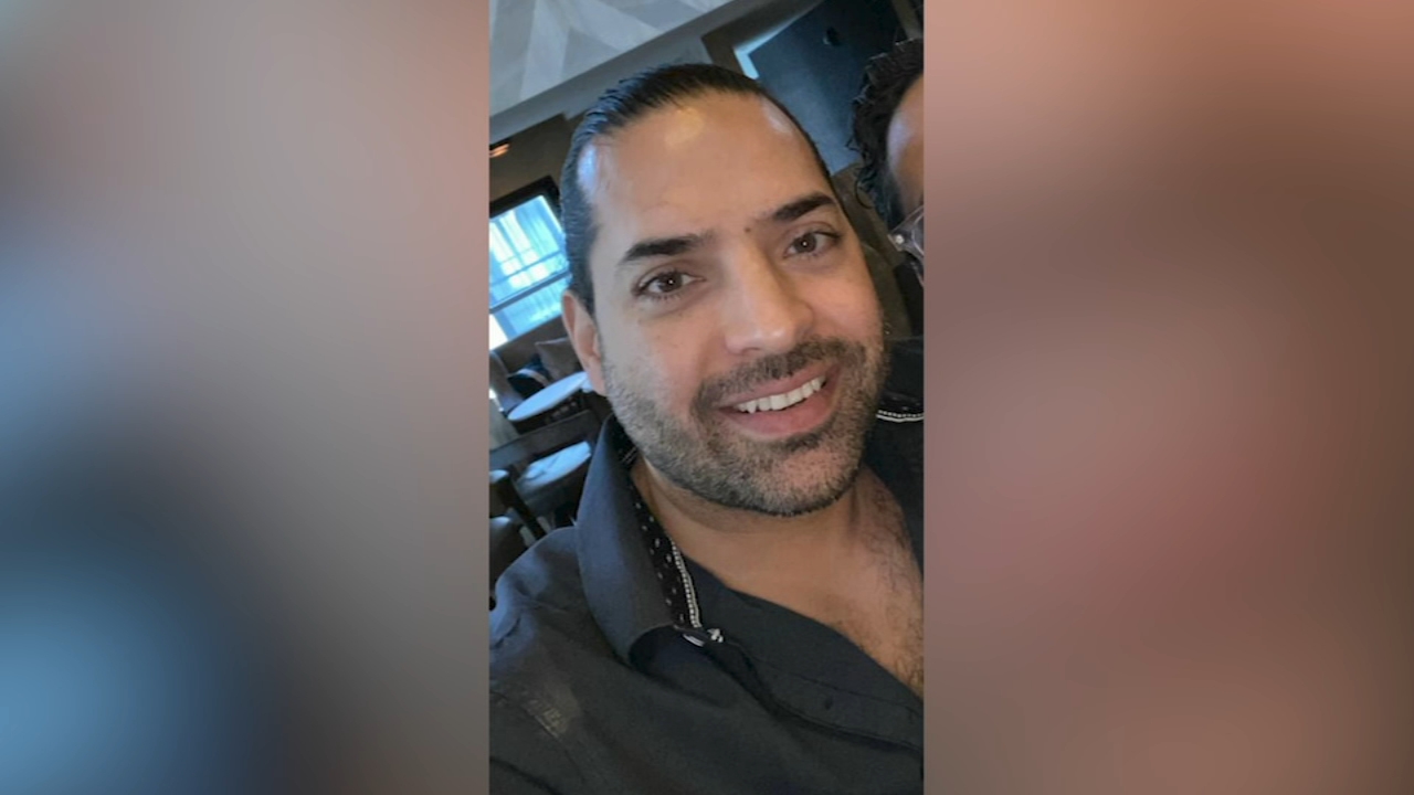 Man dies after falling into Lake Michigan near Diversey Harbor