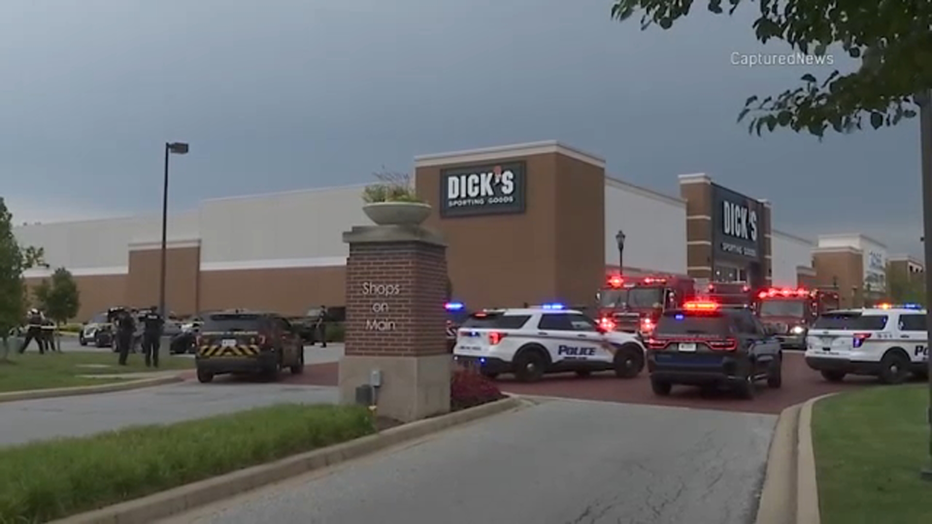 Police shooting: 1 shot, 2 in custody after robbery suspects ram police SUV while trying to get away