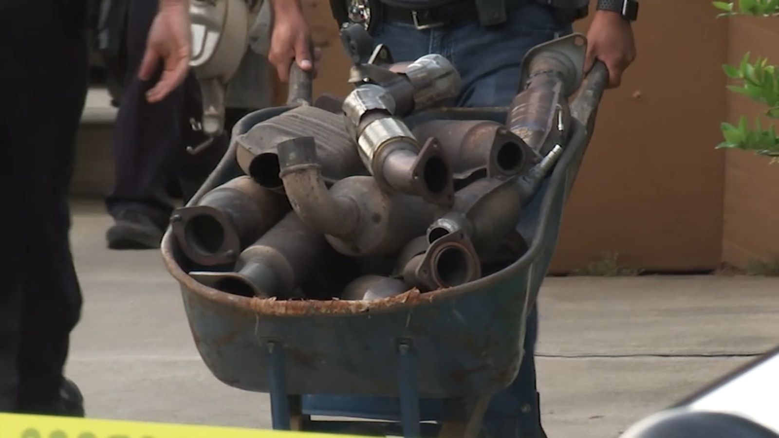 Catalytic converter thefts 5 arrested in bust as officers investigate
