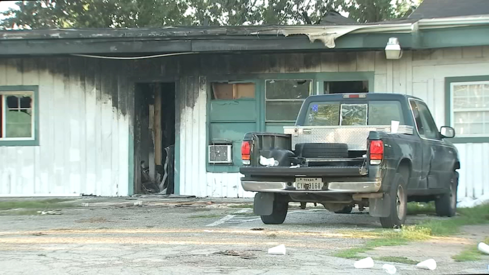 Houston violence 5 shot, 3 killed by man who set fire to lure tenants