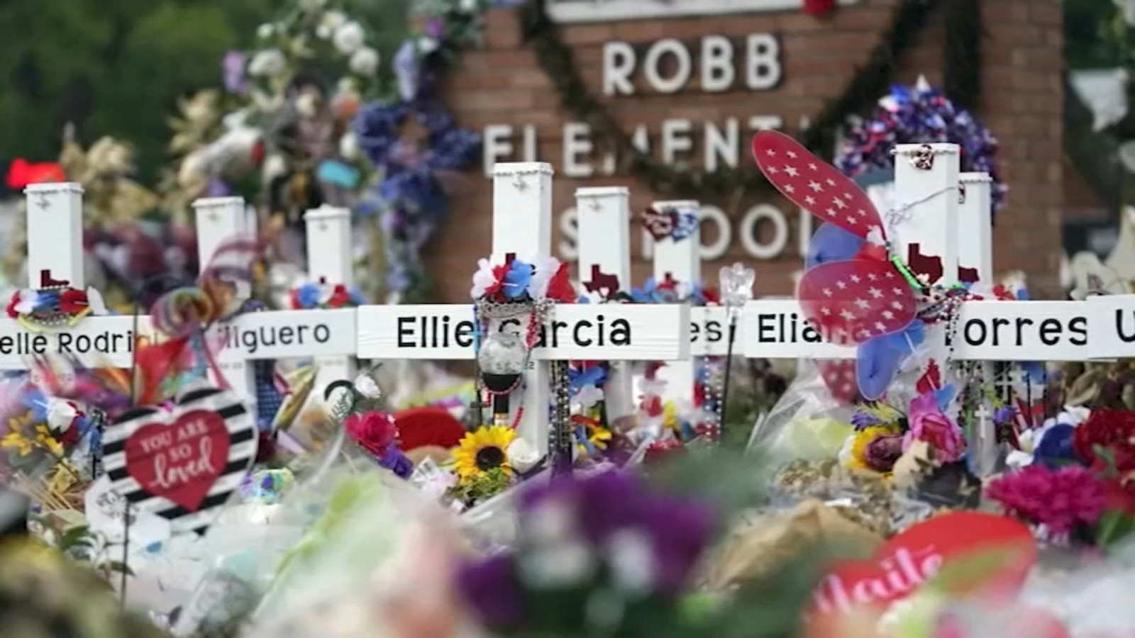 Uvalde school massacre The Texas Tribune and other newsrooms sue to