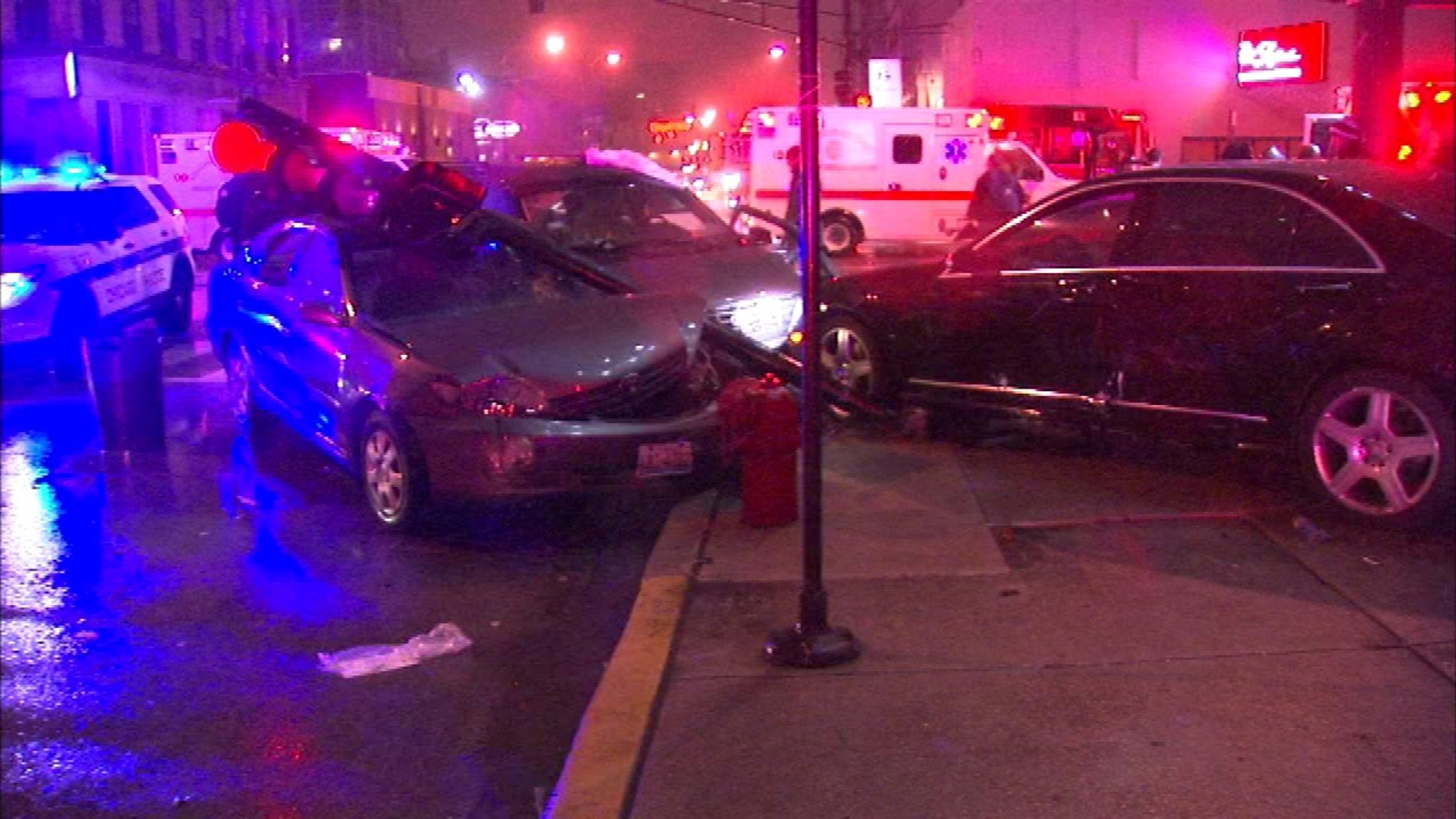 5 hurt in River North crash where driver ran red light, police say