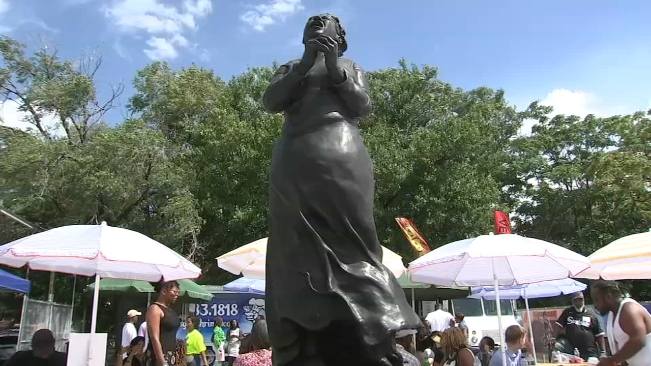 Mahalia Jackson statue, memorial plaza unveiled in Chatham