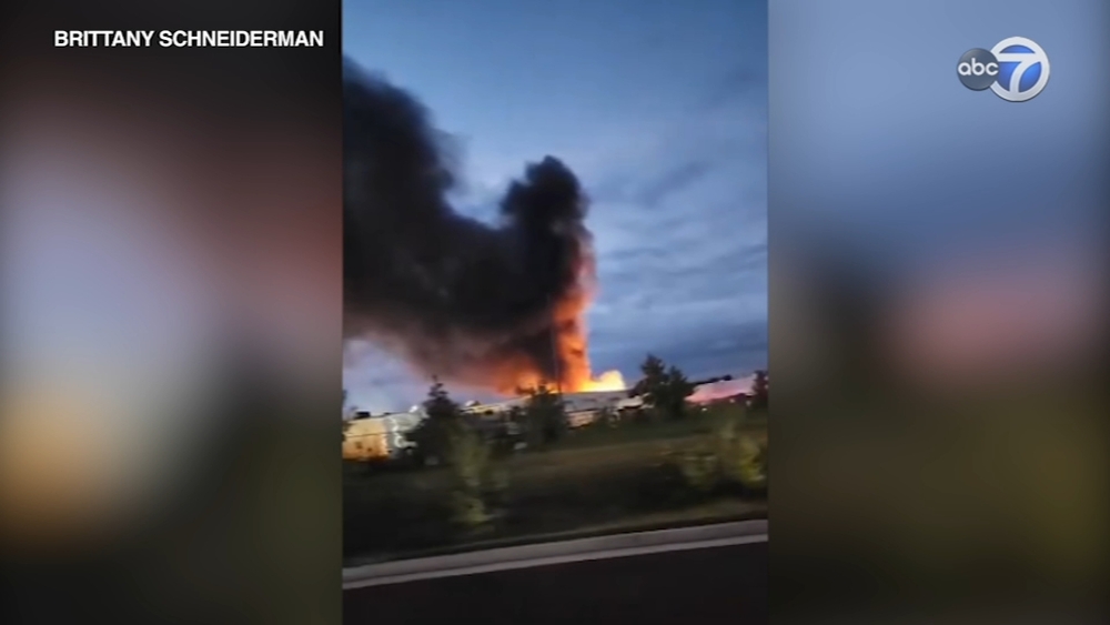 North suburban warehouse fire causes unit roofs to collapse: officials