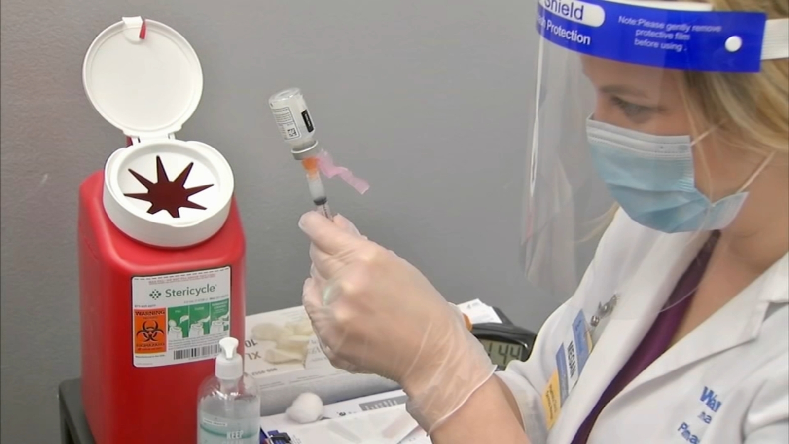covid-omicron-vaccine-boosters-now-available-at-chicago-pharmacies