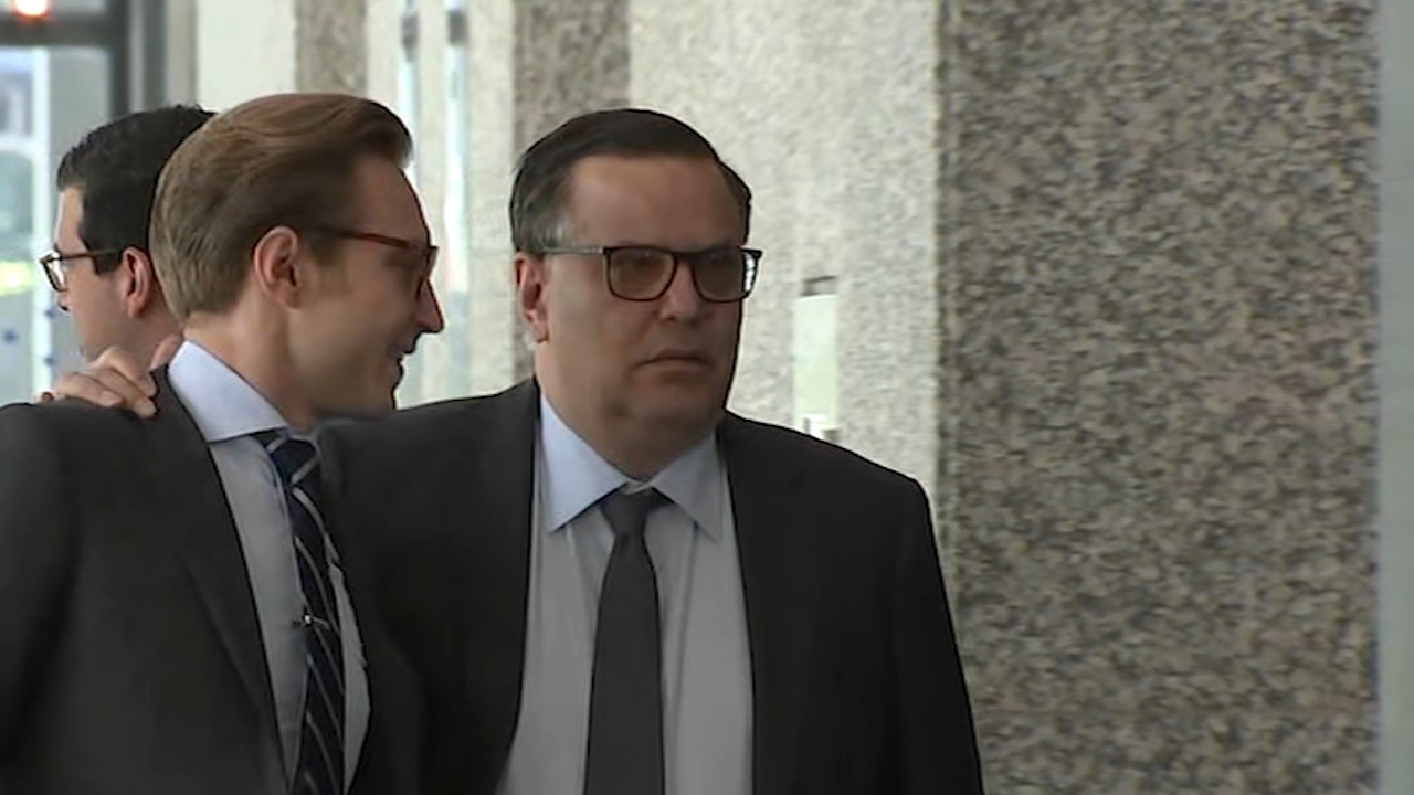 R Kelly's former business manager continues testimony