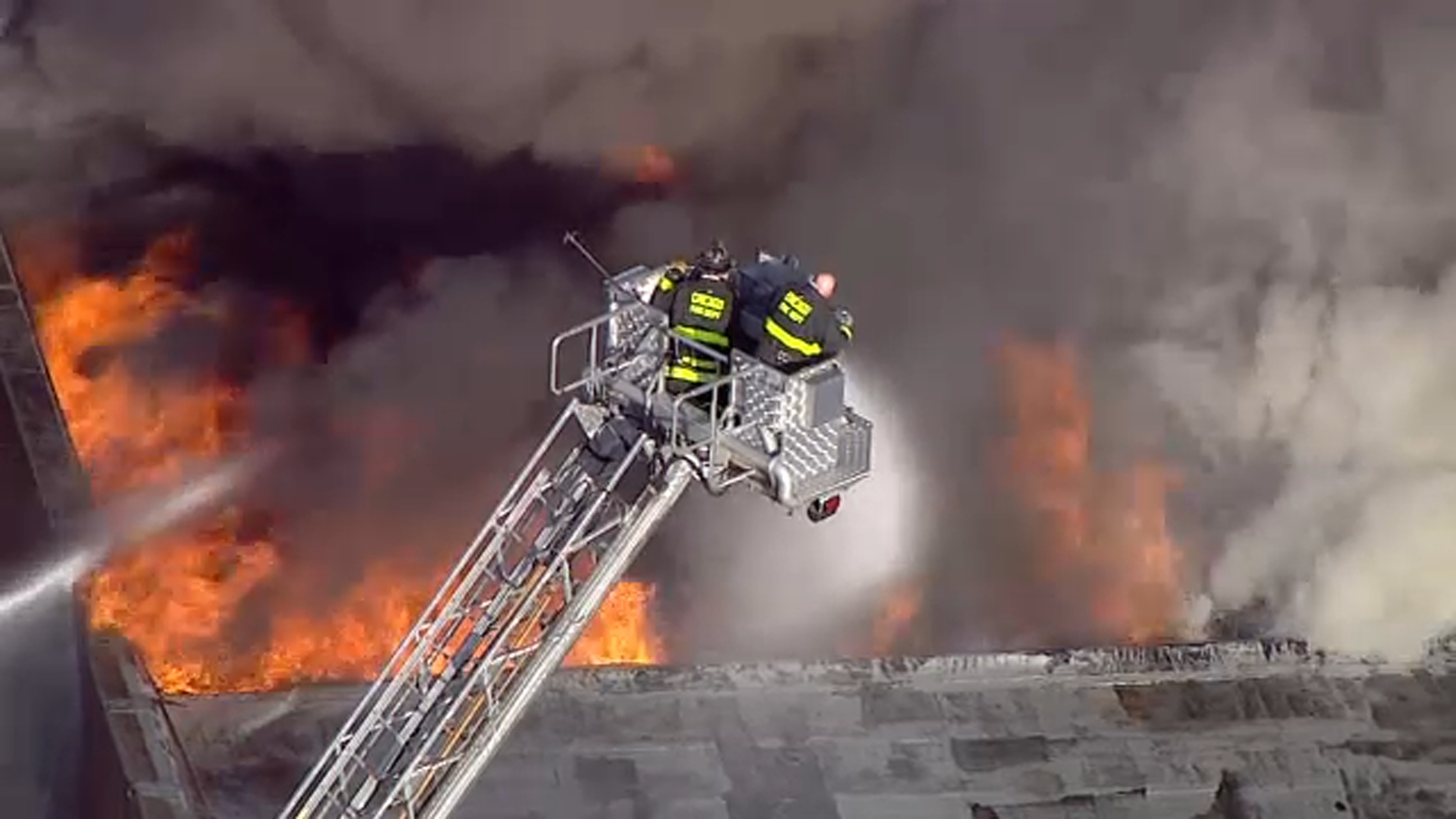 Chicago fire today: Firefighters battle blaze at commercial building in  Auburn Gresham near 79th, Hoyne - ABC7 Chicago