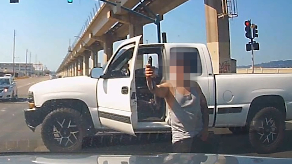 EXCLUSIVE VIDEO: Driver opens fire on another at Oakland intersection